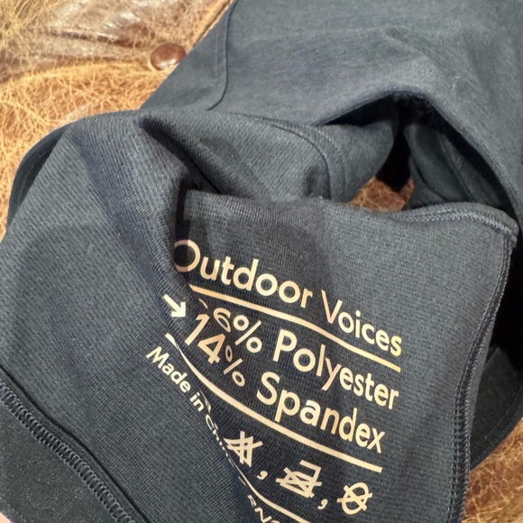 Outdoor Voices Black Crop Top - Picture 3 of 4